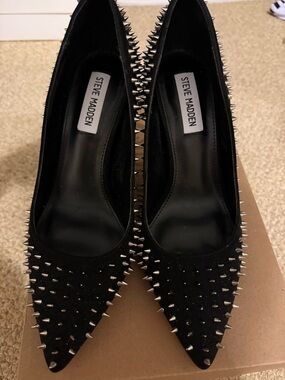 Steve Madden Women's Black Spiked Pointed-Toe Pumps